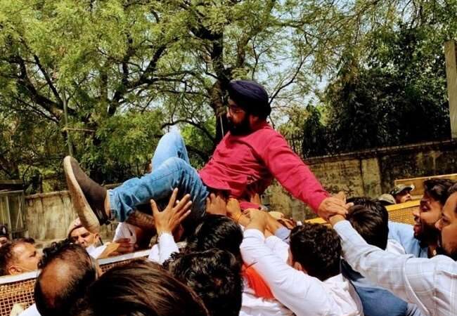 BJP's demonstration outside Arvind Kejriwal's house, many leaders including detained MP Tejashwi Surya