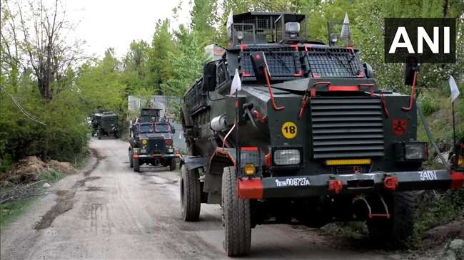 Encounter continues between security forces and terrorists in Haripora area of ​​Shopian district, two to three terrorists surrounded