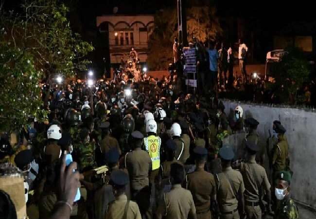 Curfew imposed till Monday morning amid heavy economic crisis in Sri Lanka, India sent 40,000 metric tonnes of diesel