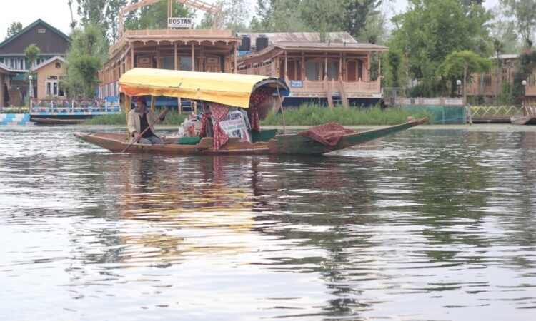 Seven houseboats burnt to ashes due to fire in Dal Lake, property worth crores destroyed