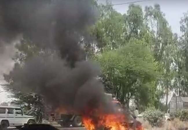 Car caught fire due to truck collision on Panipat-Rohtak highway, 3 people burnt alive