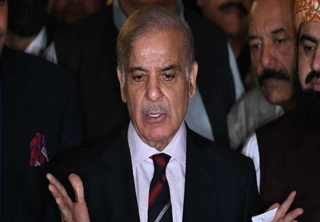 PM Shahbaz Sharif was scolded in Saudi Arabia, people raised slogans of 'chor-chor'