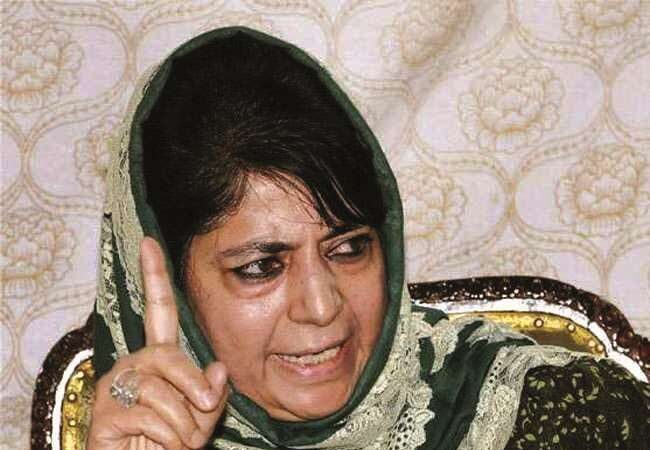 Jammu and Kashmir: PDP President Mehbooba Mufti again under house arrest, Shopian was preparing to go to the house of Hindu family