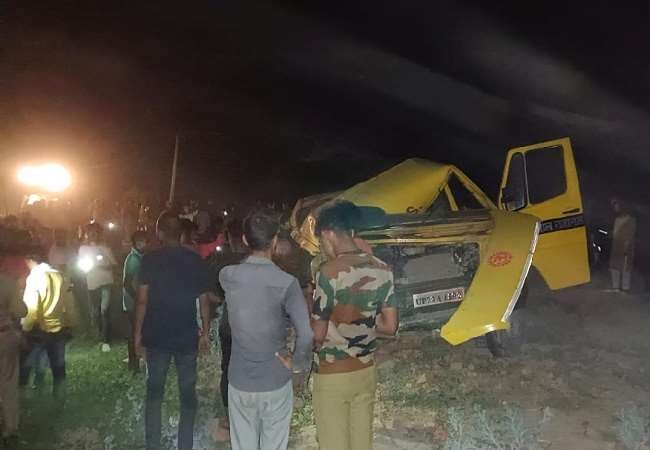 Major road accident in Fatehpur, mini bus full of baraatis collided with straw laden tractor, four killed, 16 injured, CM expressed grief