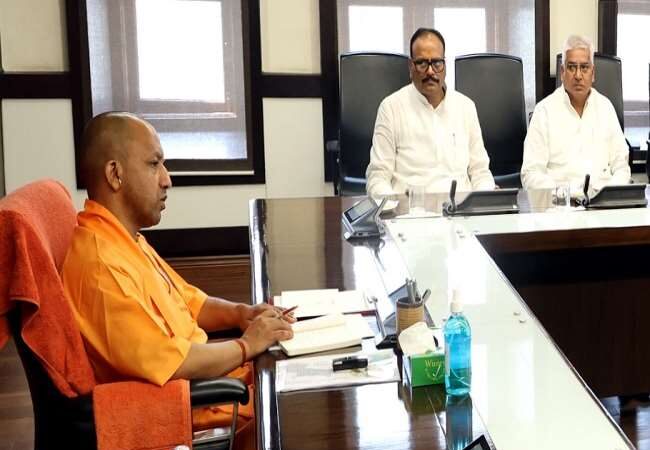 CM Yogi Adityanath's instructions - All government employees come to the office on time, show discipline