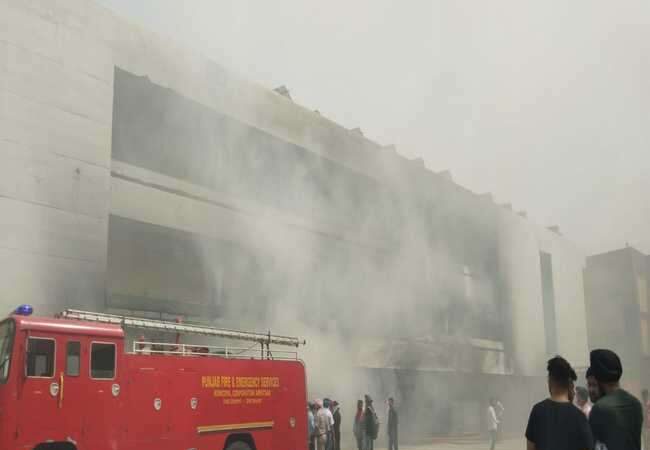 Fire breaks out in Guru Nanak Dev Hospital, windows broken to evacuate 600 patients